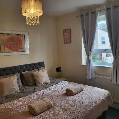 Apartment & Cosy In The Heart Of Stokes Croft *