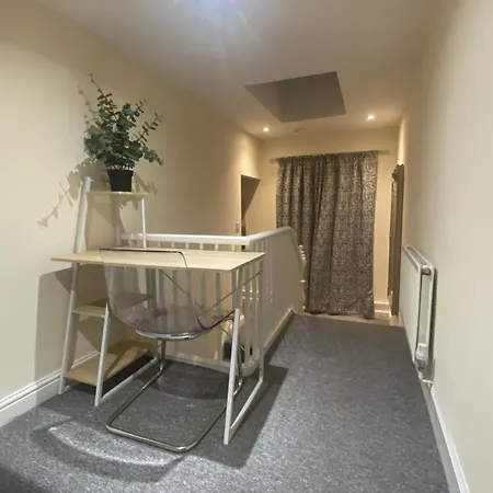 & Cosy In The Heart Of Stokes Croft Apartment Bristol