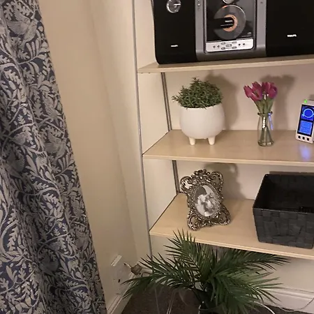 Apartment & Cosy In The Heart Of Stokes Croft Bristol