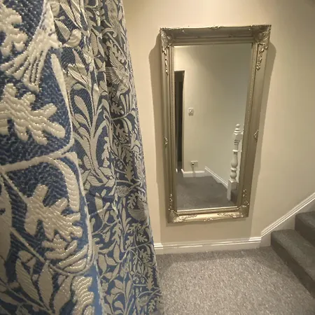 & Cosy In The Heart Of Stokes Croft * בריסטול