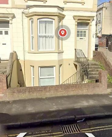 & Cosy In The Heart Of Stokes Croft 아파트 *