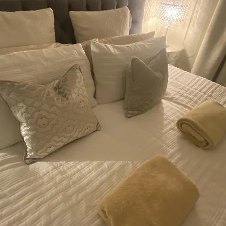 & Cosy In The Heart Of Stokes Croft